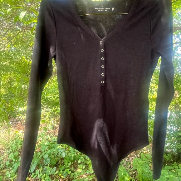 2 (1-NEW W/TAGS & 1-NEW WO/TAGS) ABERCROMBIE Women’s Long Sleeve Bodysuits (XS) - Picture 7 of 10